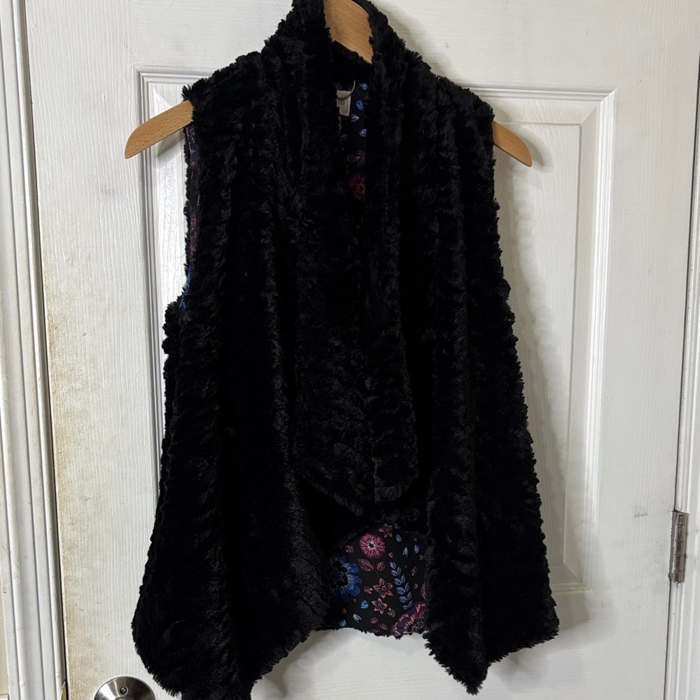 Cupio Black and Black with pattern inside lining Patterned Vest